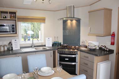 ABI Roxbury holiday home - The oven and hob are mounted at 45 degrees to the sink unit