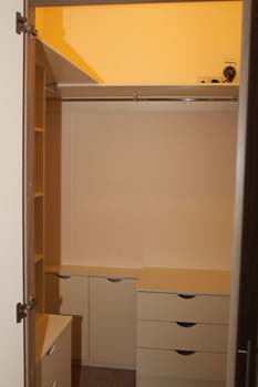 Willerby Clearwater holiday lodge - The walk-in wardrobe in the main bedroom has hanging rails and drawers
