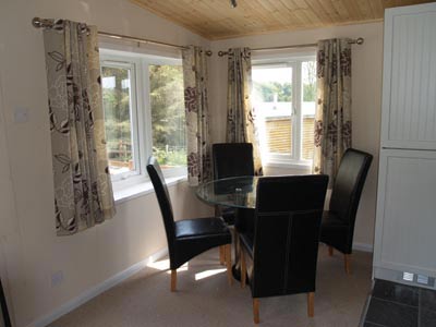 Leighton Lodges Eden dining area