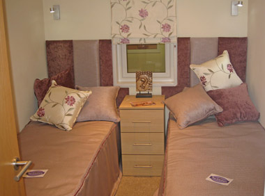 Pathfinder Retreat Lodge Twin Bedroom