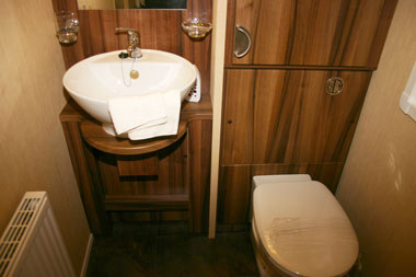 Willerby Winchester Mk4 toilet and basin