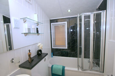 Willerby Meridian family bathroom