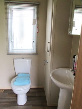 ABI Oakley En Suite Bathroom