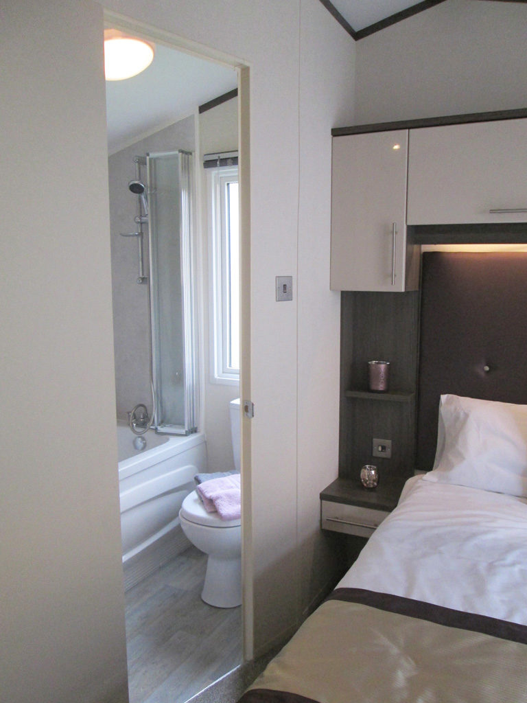 Atlas Portfolio double bedroom door to en-suite
