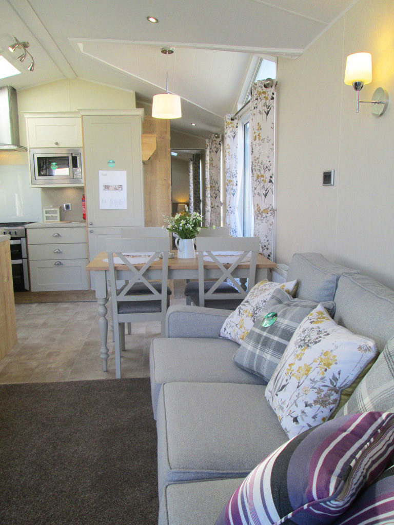 Willerby Vogue lounge to kitchen