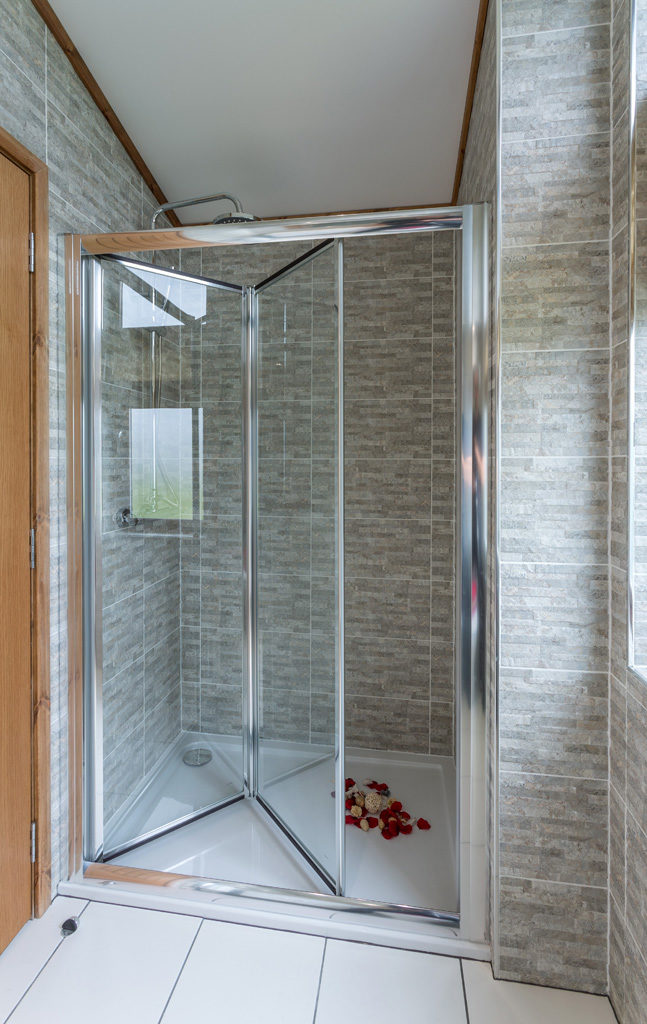 Tingdene Warreners master en-suite shower