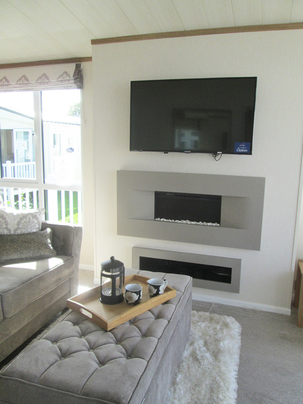 Pemberton Rivendale Lodge Fireplace & TV