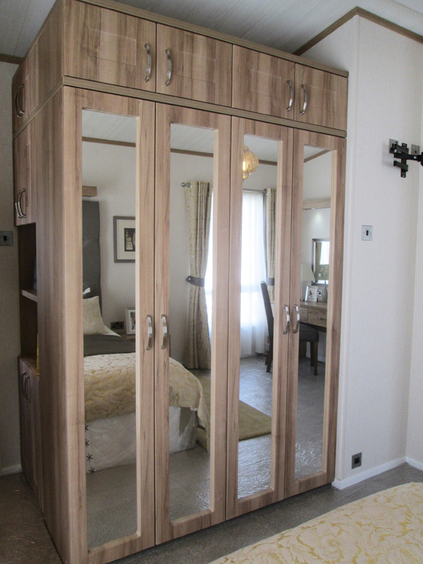 Pemberton Rivendale Lodge Mirrored wardrobes