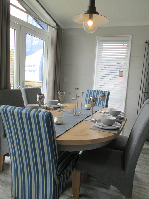 Tingdene Country Lodge Dining Table & Chairs