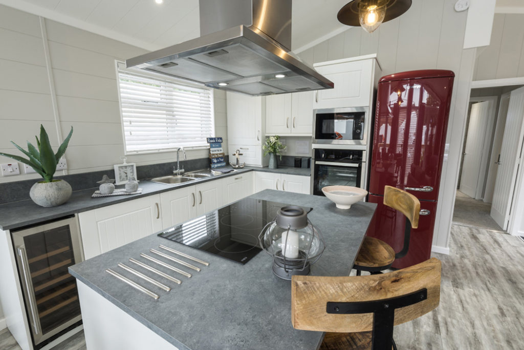 Tingdene Country Lodge Kitchen Main