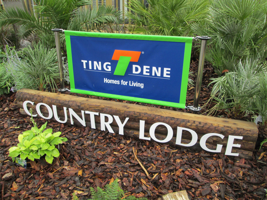 Tingdene Country Lodge Sign