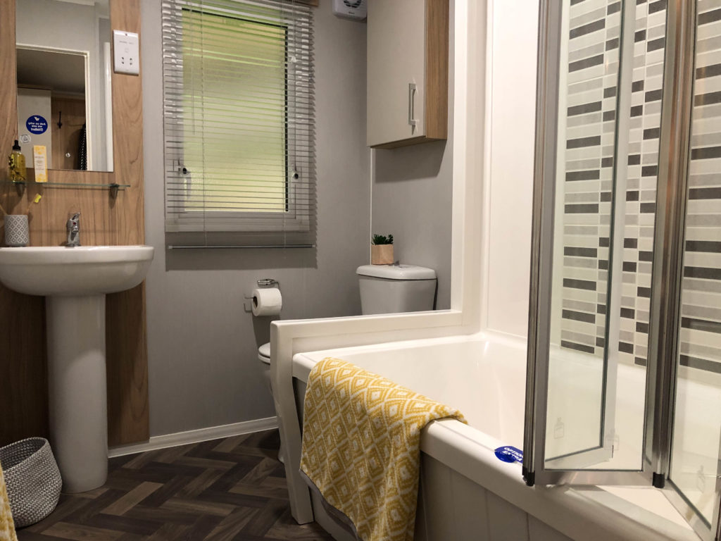 2019 Willerby Castleton static caravan bathroom