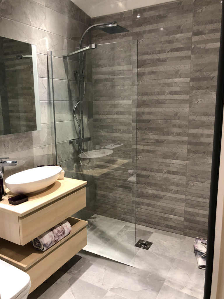 2019 Omar Heritage Park Home wet room