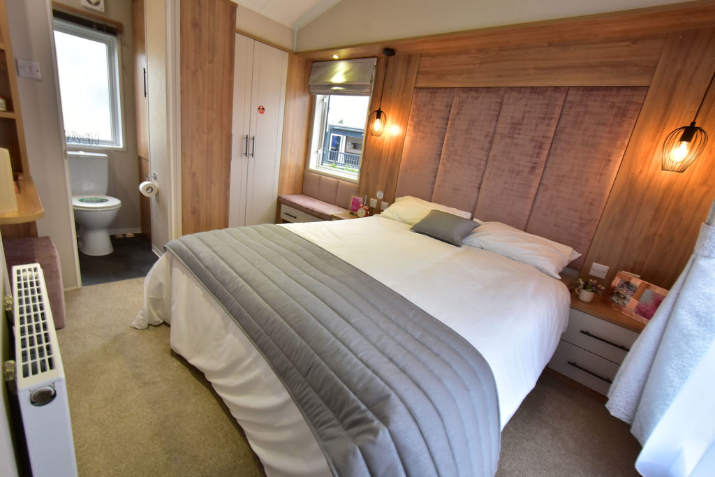 2019 Willerby Waverley lodge master bedroom