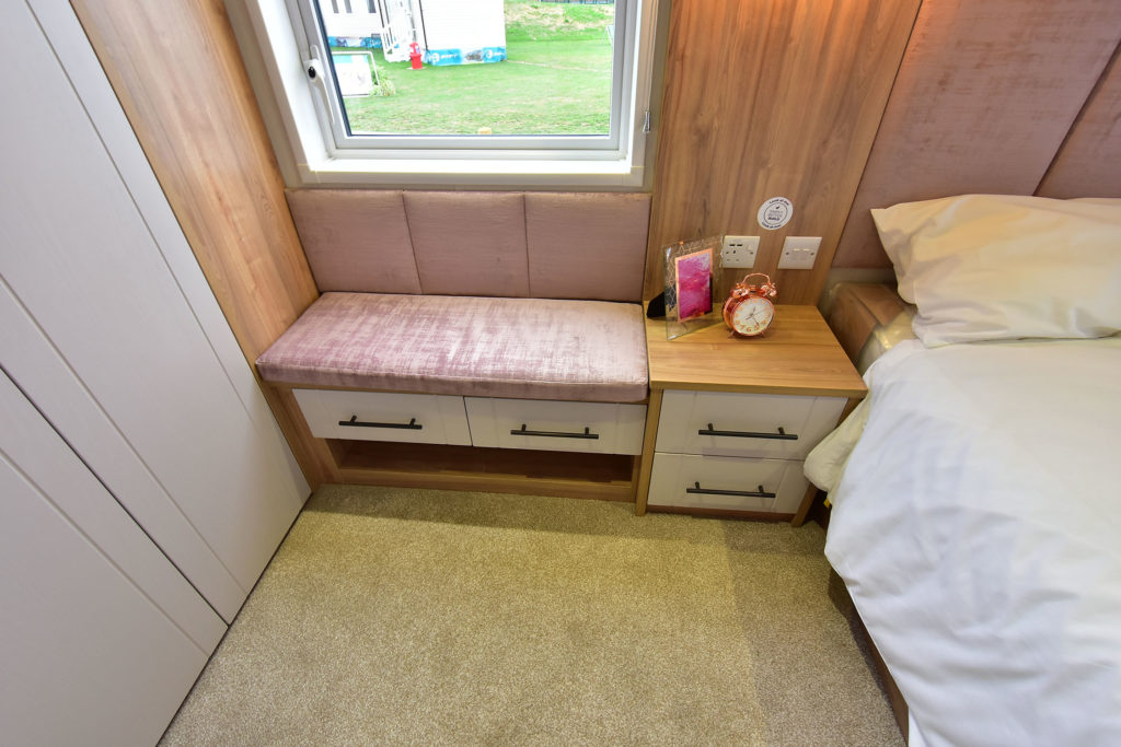 2019 Willerby Waverley lodge master bedroom window seat