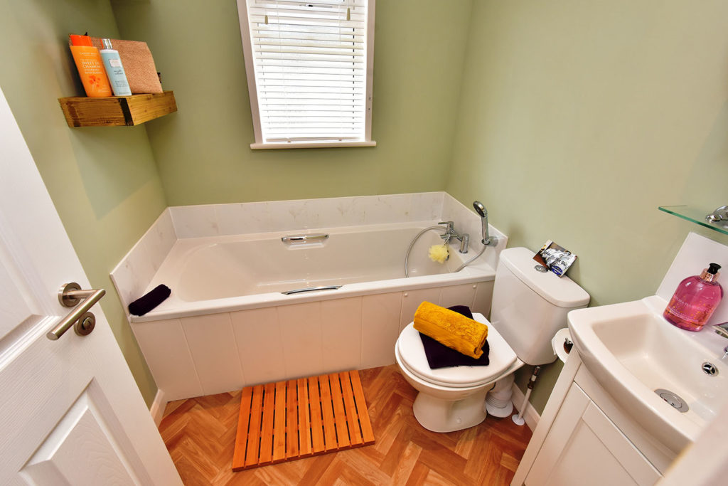 2019 Pathfinder Retreat lodge bathroom