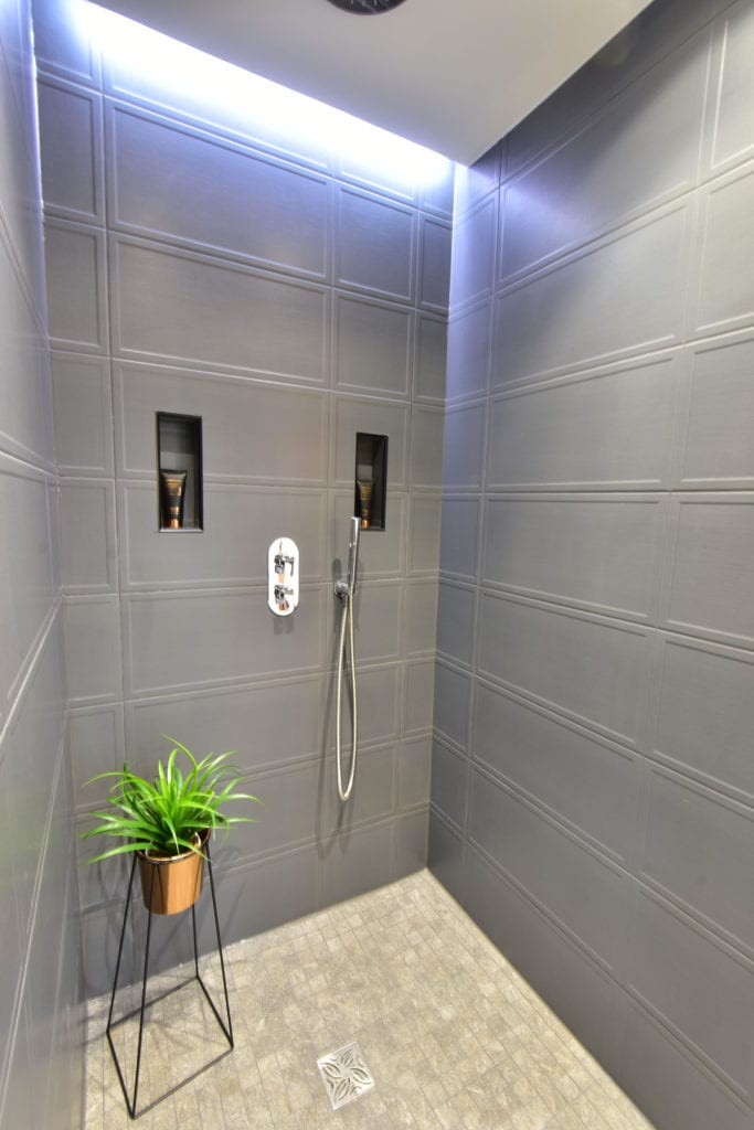 2020 Tingdene Quantum lodge shower