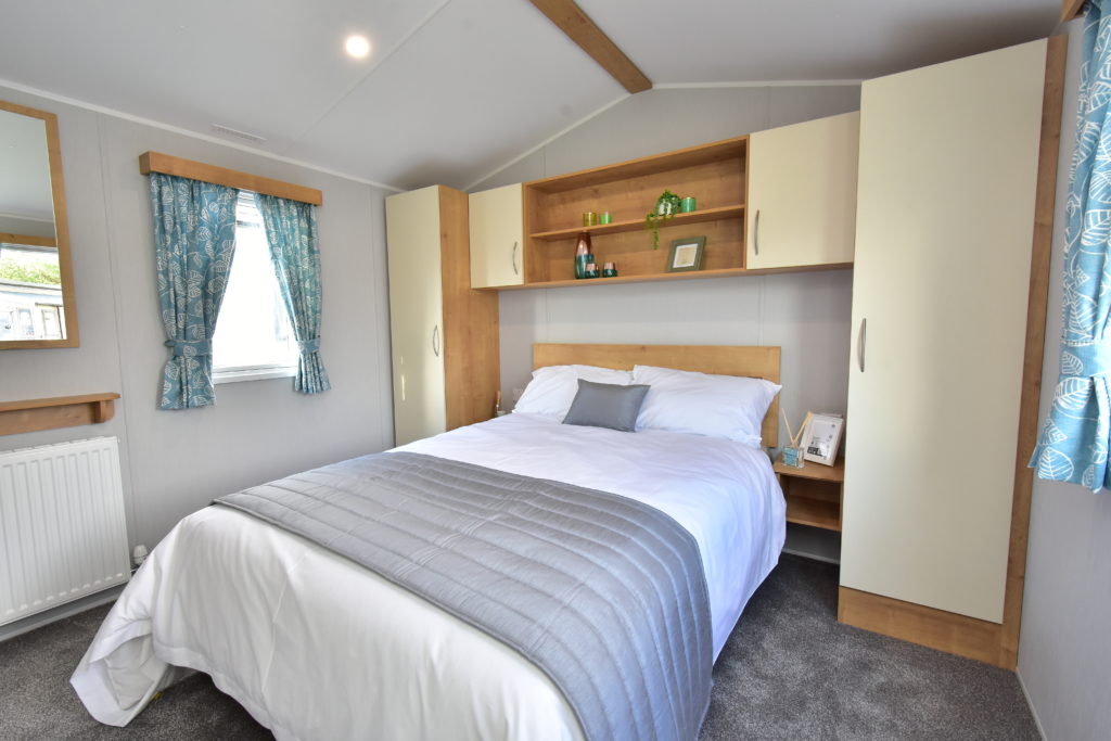 2020 Willerby Ashurst master bedroom