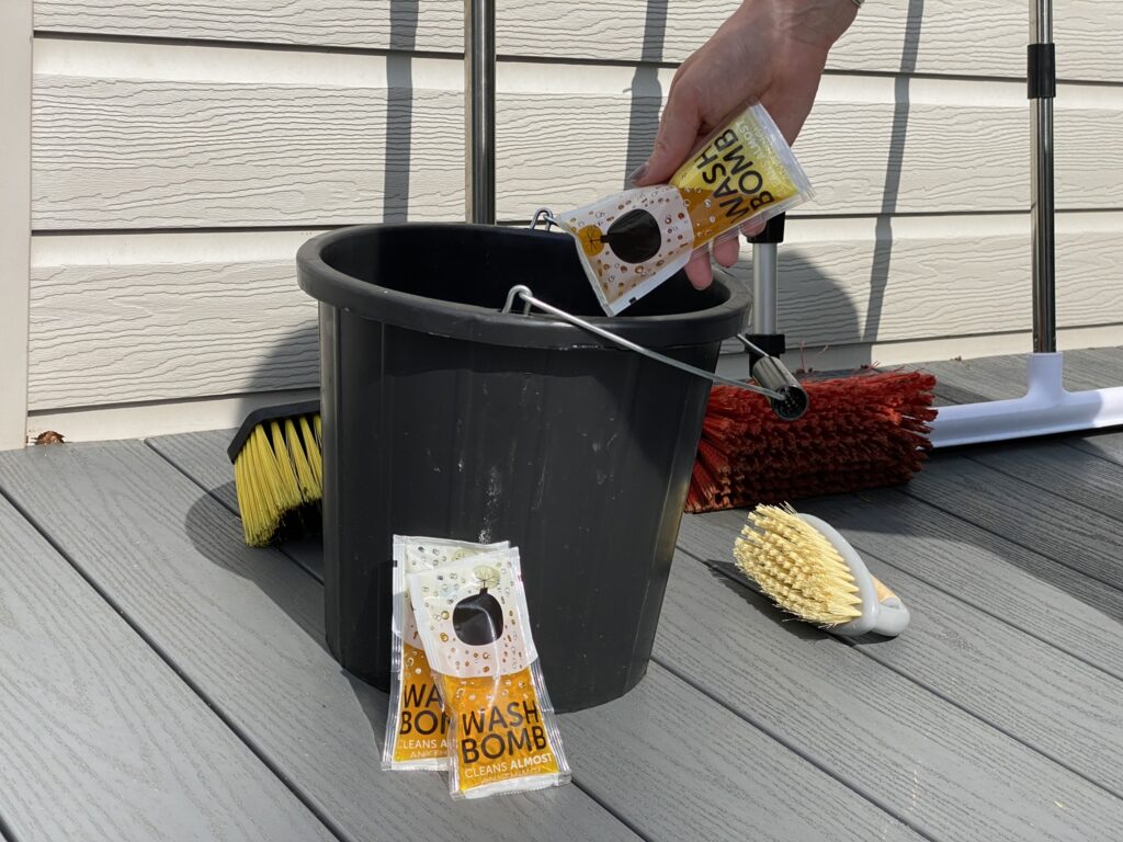 Washbomb decking cleaner