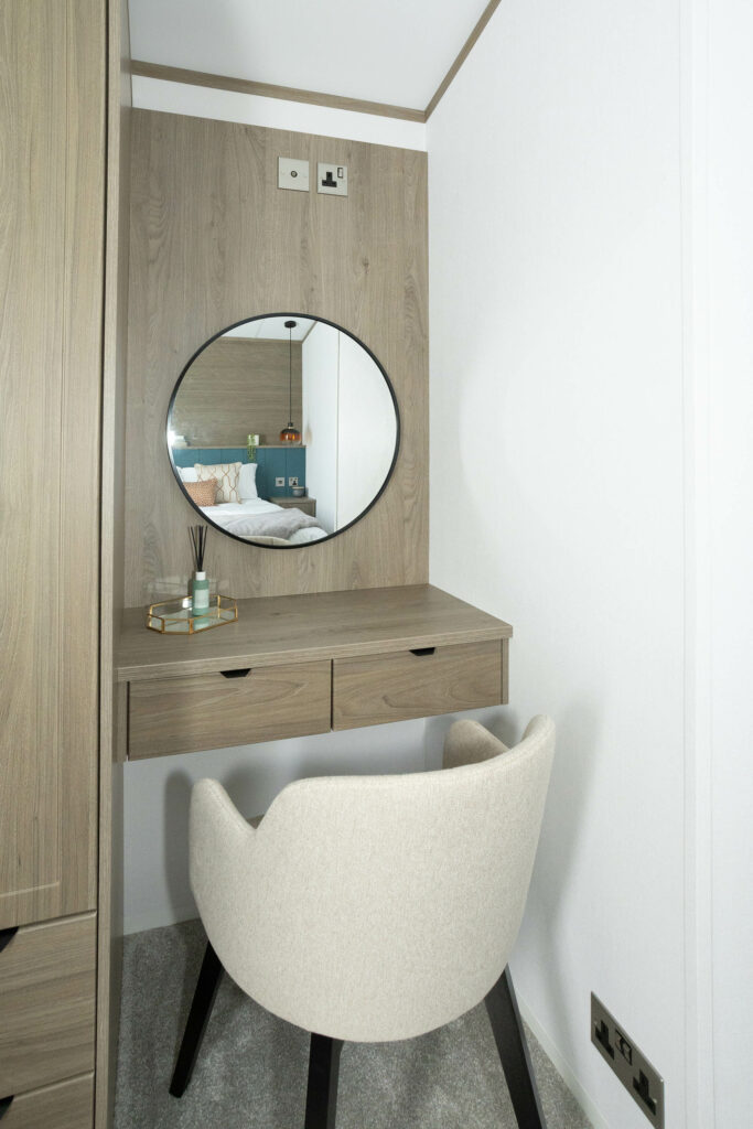 2025 Atlas Sherwood Lodge 9 vanity table
