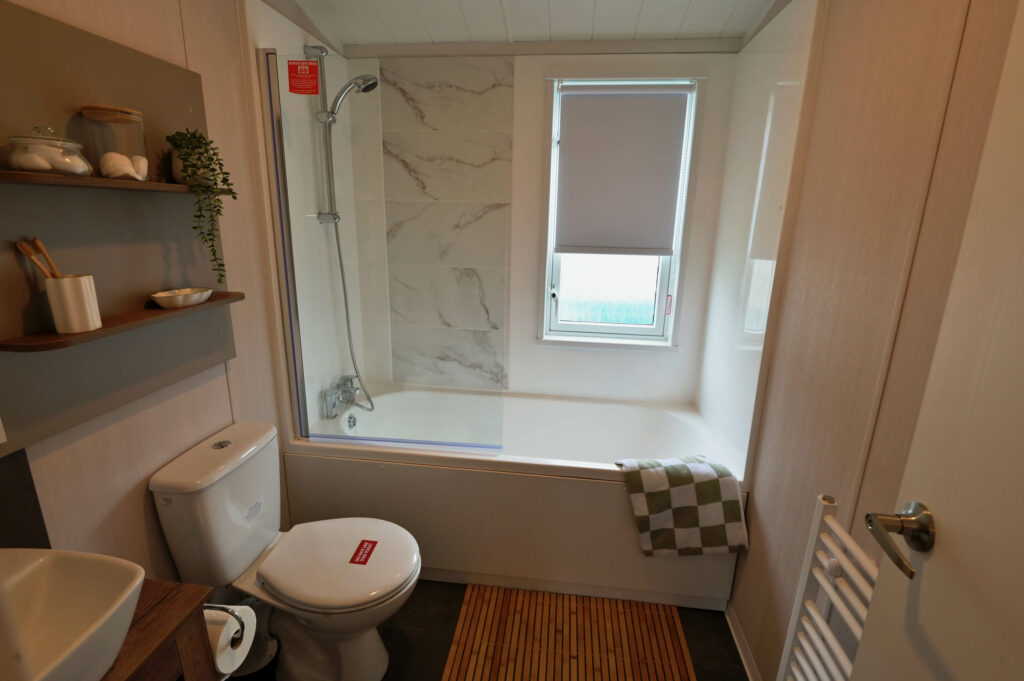 2025 Swift Montreal holiday lodge bathroom