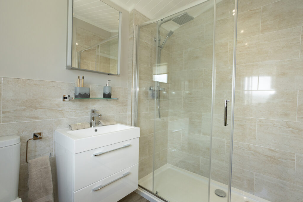 2025 Kingston Serenity park home en suite