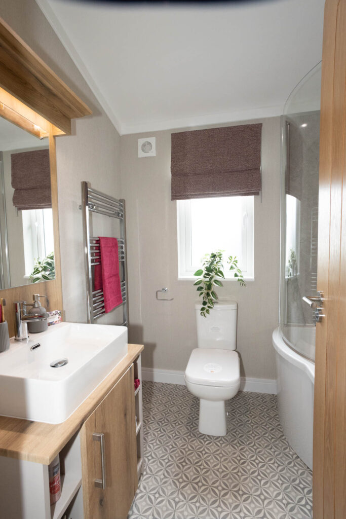 Omar Serenity park home bathroom