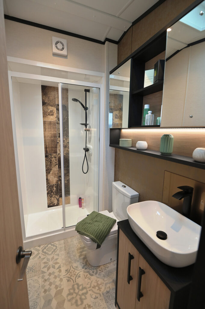 2026 Carnaby Grantley holiday lodge main bathroom