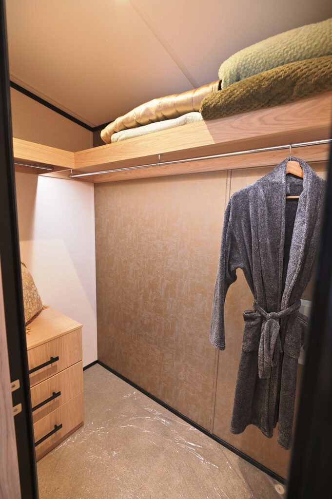 2026 Carnaby Grantley holiday lodge walk in wardrobe