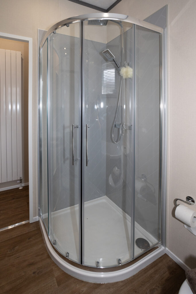 2026 Pemberton Glendale holiday lodge shower