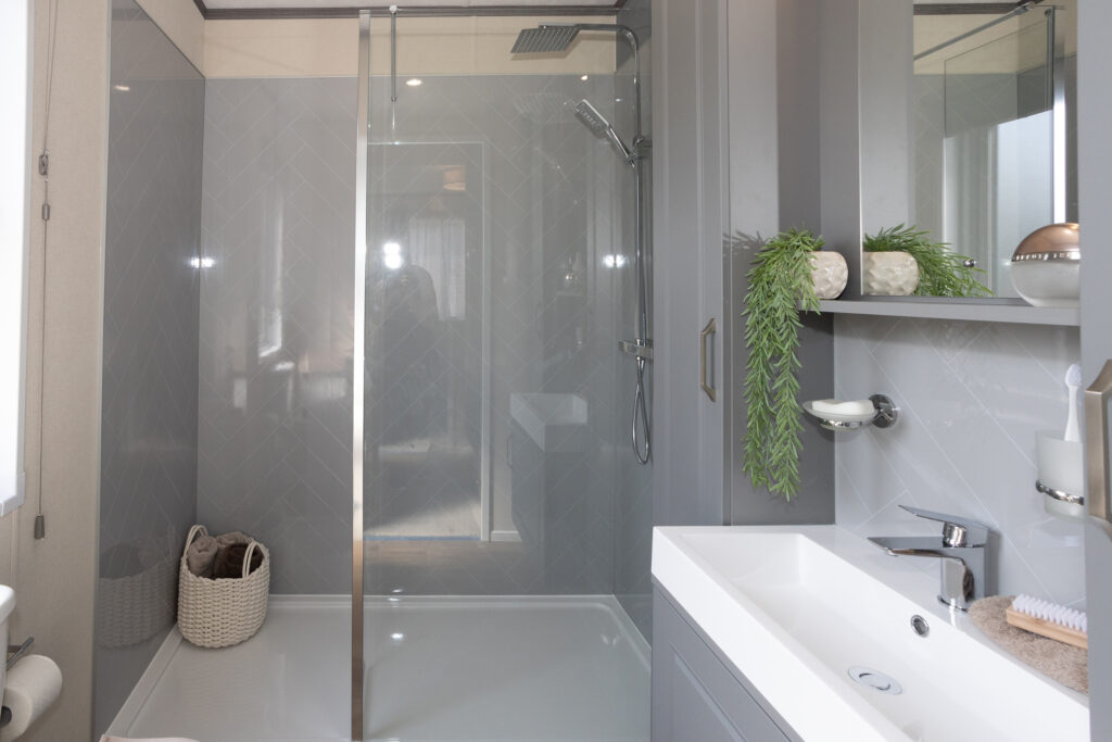 2026 Pemberton Glendale holiday lodge ensuite shower