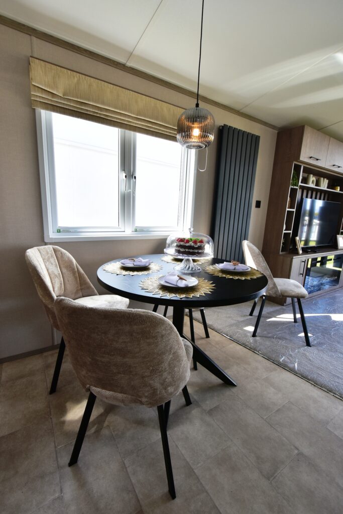 2026 Love Holiday Homes Hamlet Lodge dining table