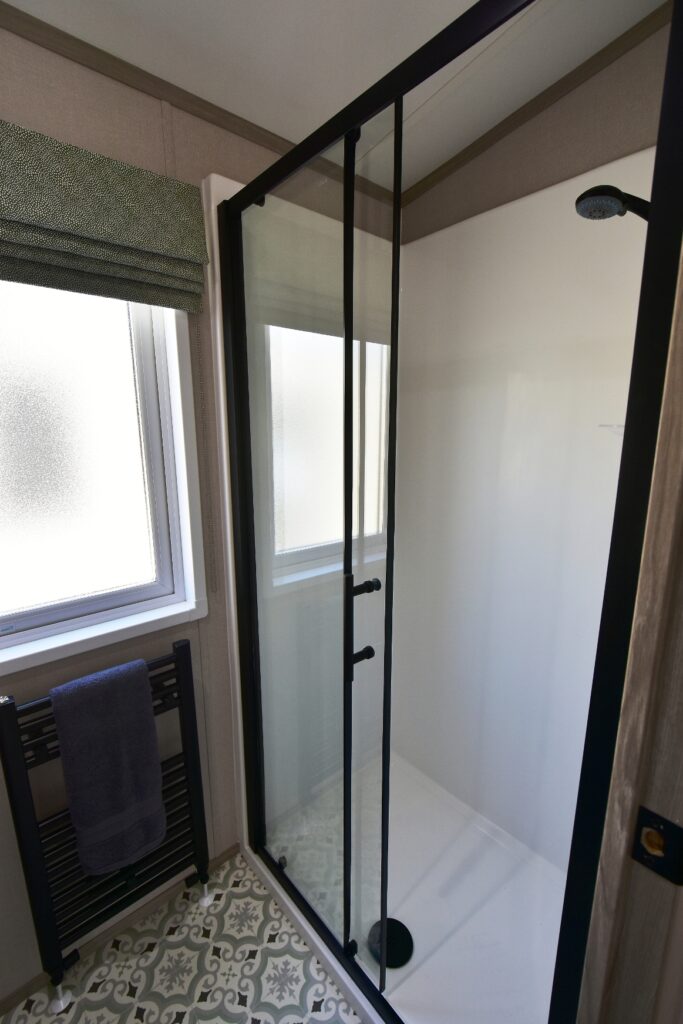 2026 Love Holiday Homes Hamlet Lodge main shower room