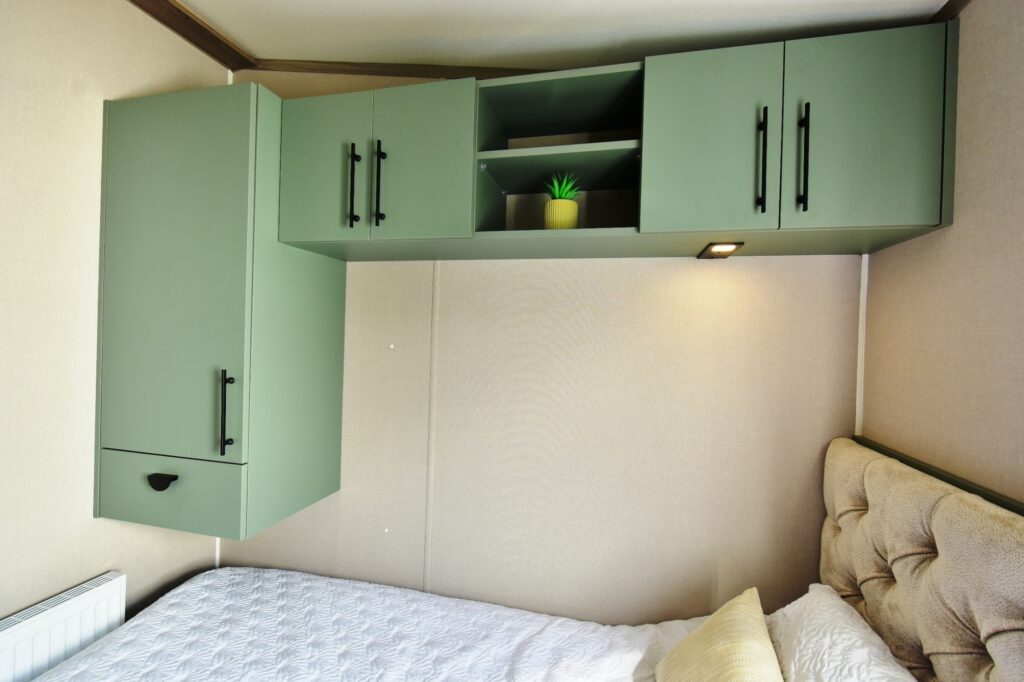 2026 Love Holiday Homes Hamlet Lodge twin bedroom