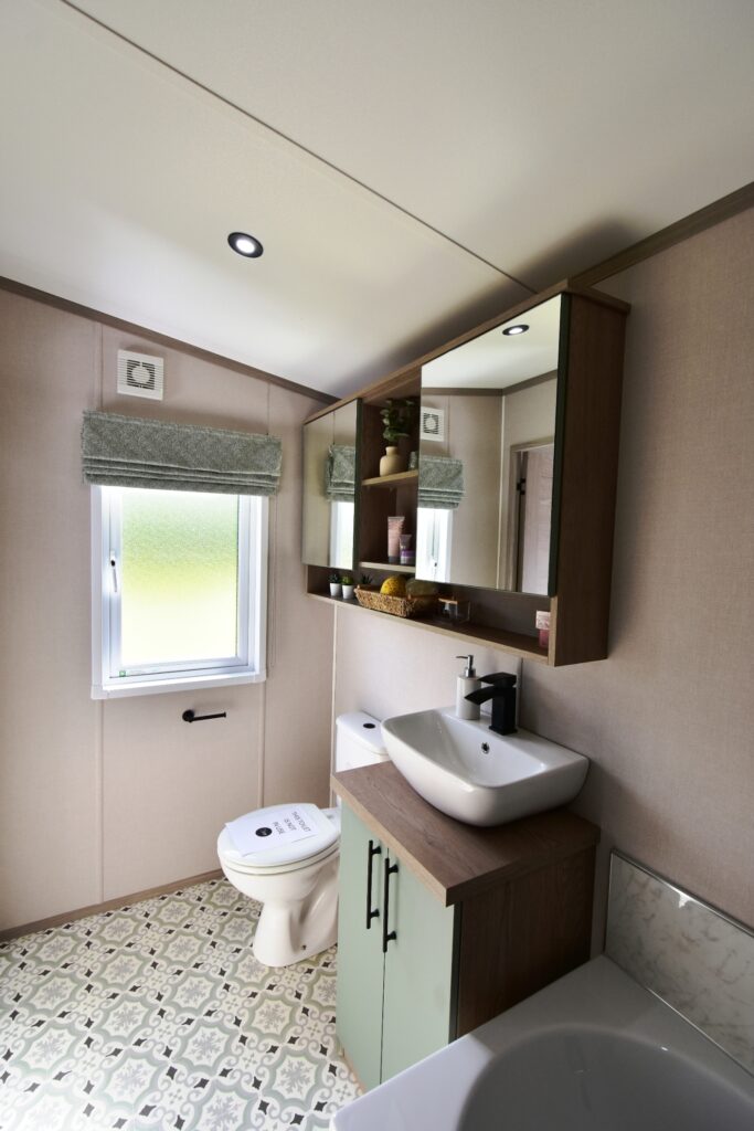 2026 Love Holiday Homes Hamlet Lodge ensuite