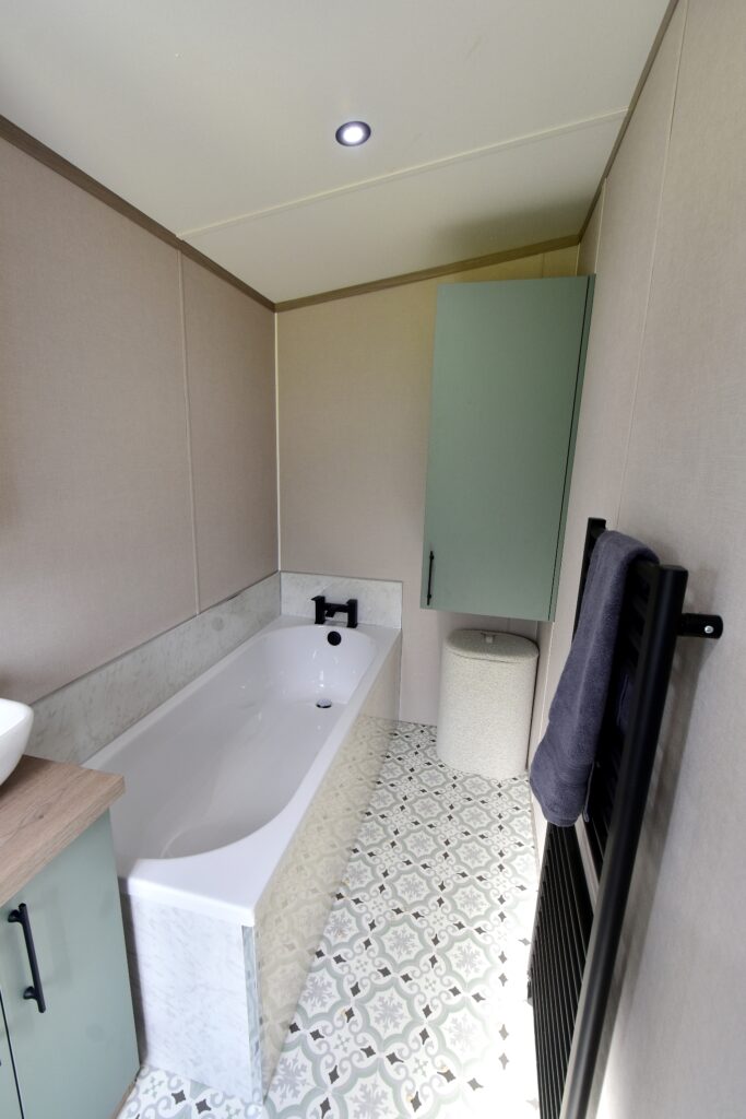 2026 Love Holiday Homes Hamlet Lodge ensuite